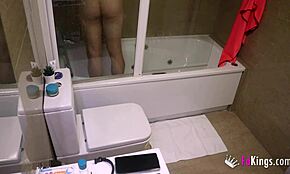 La vendetta di Sofia sul coinquilino scopando il ragazzo a casa