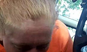 공개 거리에서 아마추어 배우들과 야외 카 씬