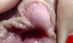 Amateur con clítoris grande en acción extrema de close-up