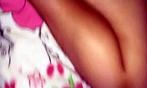 היי, תפסת את האחות שלך מתעסקת בעצמה בחדר?