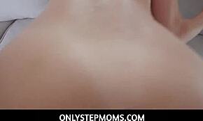 बस्टी स्टेपमॉम एलेक्सिस फॉक्स स्टेपसन के लंड को हार्ड राइड करती है इंटेंस ऑर्गेज्म के लिए टैबू सीन में