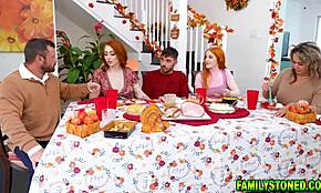 Intens Trekant med Arietta Adams og Cherry Fae med Nade Nastys Cum Finish