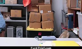 Hanblivá tínedžerka 18+ ohnutá a potrestaná