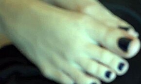 Tavallinen yö Stevie Moonin kanssa ruutuhameessa. Hänen kermainen pillunsa nuolitaan POV opettajalta!