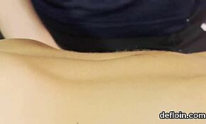 נימפומנית אלגנטית מרחיבה כוס צרה ומאבדת בתולים מהר