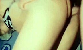 מדהים איך הבחורה הזאת מעדיפה לזיין את בעל החברה