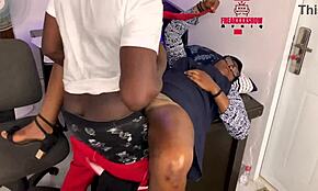 Minha Professora Árabe Me Atraiu Para o Escritório Para Sexo Selvagem. Ela Me Dominou Como um Escravo!