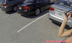 Hey, wil je deze geile Eurobabe zien oppikken en neuken?