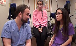 สยยี่ล้อเลียนคิตตี้ แคทเธอริน ในคลินิกพันธนาการ