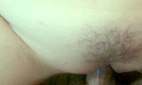 POV närstående av min kille som penetrerar min tighta latina fitta och kommer inuti
