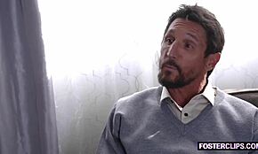 Biseksüel 18+ genç üvey ebeveynlerine vahşi üçlüyle teşekkür ediyor 😜