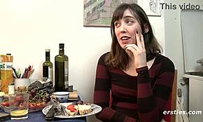 Ersties - Fiona giver sig selv intens nydelse med et legetøj i privat session