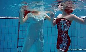 Dashka et Vesta partagent une connexion intense sous l'eau ado