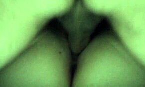 Oplodňuji svou přítelkyni hlubokým křupem v její těsné kundičce