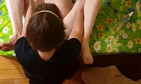 أناستاسيا سيدة تسيطر ببيجينج في مشهد تحليل منزلي