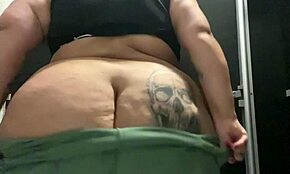 bbw ماري جوهانا تتفاخر في حمام الجيم! 😍