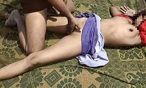 بابهي ديزي هندية في قرية تنيك بقوة مع شغف خام في إعداد ريفي. جانبها الجامد يطلق الليلة.