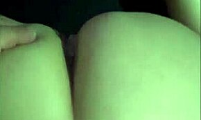 Latina jovem dá boquete intenso pro irmão na webcam!