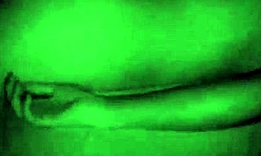 Μασάζ ευτυχισμένου τέλους γίνεται άγριο, θέλεις να τελειώσεις στο πρόσωπο ή στον λαιμό και το στήθος μου;