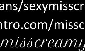 Ho appena flashato la figa in una stazione affollata. Cazzo, MASTURBARMI con gente così vicina era RISCHIOSO - MissCreamy!