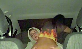 פעם ראשונה מוכר סקס לזונה ברחוב במכונית, היא מסירה קונדום! 😏