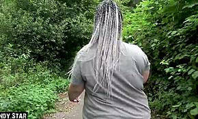 BBW teini saa ulkona paukun ja creampien pissan jälkeen