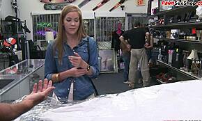 Onschuldige schattige meid in pandjeshuis kantoor krijgt keelgeneukt en doggystyle POV pijpbeurt