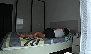 Απατηλή γυναίκα, νιώθω τόσο ένοχη που γαμάω τον γείτονα στο οικογενειακό κρεβάτι ενώ ο άντρας είναι μακριά