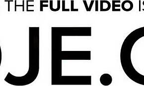 女の子が年寄りの男にきついマンコを指でかき回されて激しく突かれる話