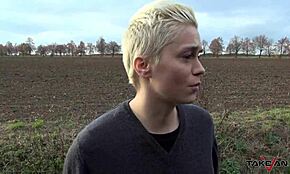 Ihre Muschi für eine Mitfahrt zu geben fühlt sich fair an