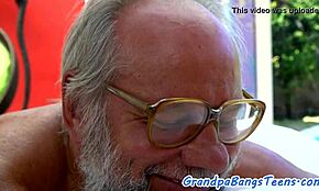 ماساج أوروبية 18 عاماً تركب جد بقوة في الهواء الطلق