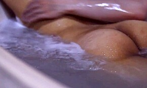 OMG, det tajta bandet mellan studenten och hans kompis mamma är overkligt! 🔥