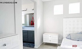 와, 미아 레라니, 그 밀프 메이드가 보스에게 보지를 세게 찔렸어! 믿을 수 없어!