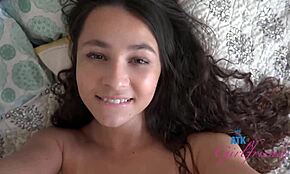 Amadora Liz Jordan tem buceta lambida e chupada em POV