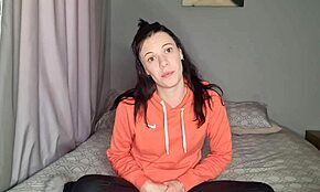 Ilkeä MILF pilkkaa sinun pientä 18+ kyrpääsi himoiten massiivisia kyrpiä villissä fantasiasa