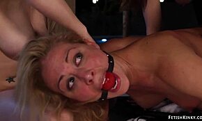 ميليف ليزبيان تستكشف لعبة شرجية كينكي مع أصدقاء مقربين