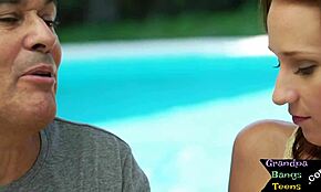 тази млада 18+ 18+ка сучеща кура доставя ли удоволствие на дядото?