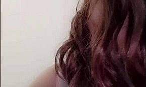 Aman, Priya Emma'nın büyük memeleriyle dans edip tahrik ettiğini izleyemiyorum, sıcak Hint dizisinde...