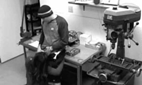 Ujet na špijski kameri, ta pisarniška kurba dobi močno jebanje. Sploh ni pričakovala.