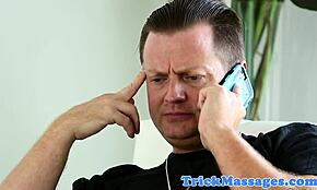 La naiba, această MILF de masaj a fost gâtuită înainte să mă călărească tare!