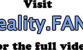 По дяволите, завареният ми баща ме чукаше толкова силно днес