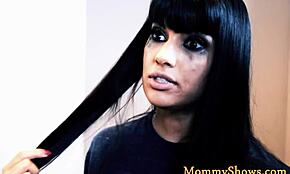 Busty mačka dostáva lizanie od svojej nezbednej nevlastnej dcéry