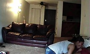 Приятелка с големи цици ебана силно в уютна стая с черен жребец