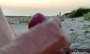 Ooit een Franse lerares zien rukken op openbaar strand?