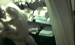 Echtes Amateur-Paar filmt rohen Sex