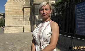 كيم، ميلف فرنسية منحنية، تأخذ ضرب مؤخرة قاسي.