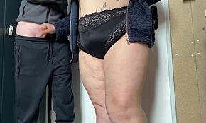 Gyönyörű BBW nagy hassal kézimunkát ad