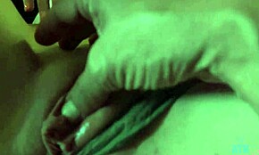 Milujem sledovanie dvojčiat Sami a Joey White, ako cmúčia kurac a drúžu si pičku v POV