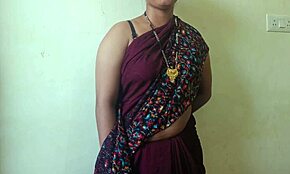 हॉट इंडियन देसी गाँव भाभी गंदे हिंदी ऑडियो के साथ लंड चूसती हुई